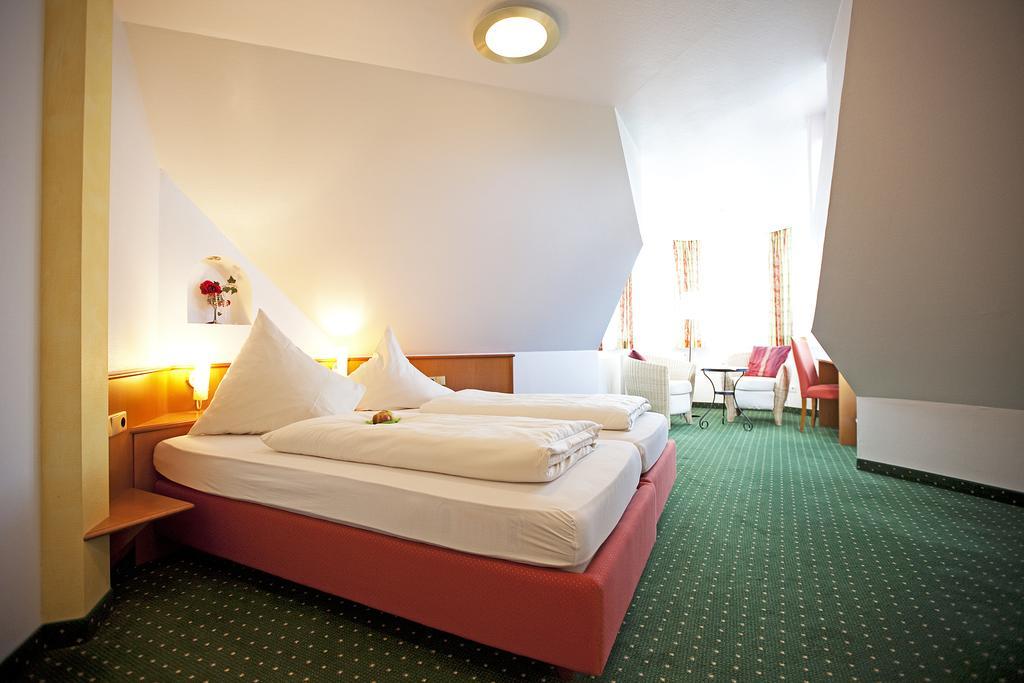 Widmann'S Loewen Hotel Konigsbronn Room photo